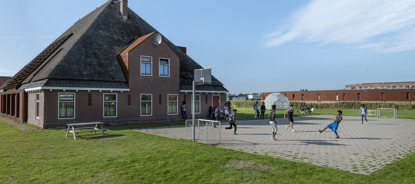 Voetballers voor azc Doggershoek