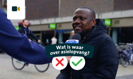 man in beeld die vraag beantwoordt