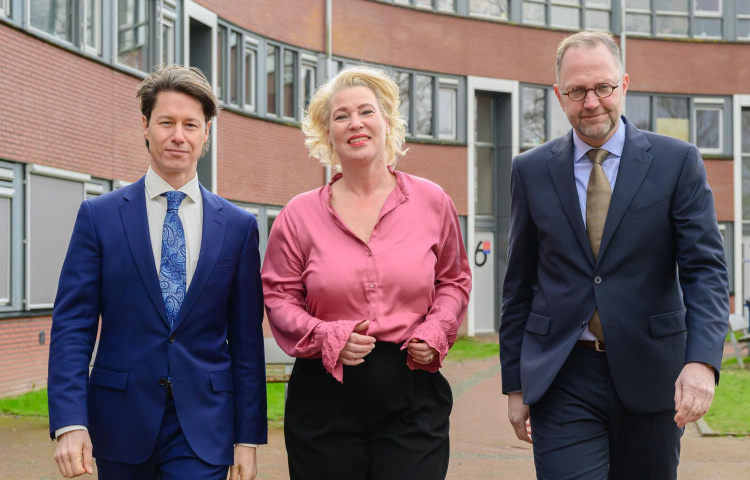 de 3 bestuursleden van het COA
