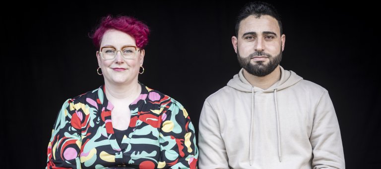Manon (links) en Abdurrahim (rechts) vertellen over hun ontmoeting