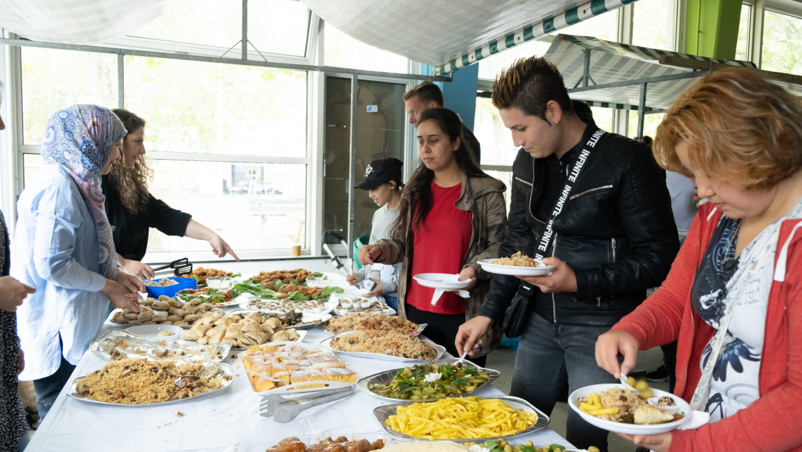 Hapjes van bewoners tijdens Open azc dag 2019 