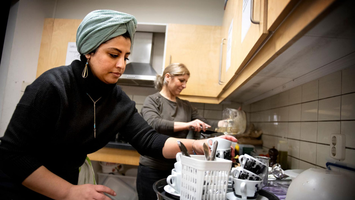 Sadeya Barakat in de keuken van het lunchcafe 