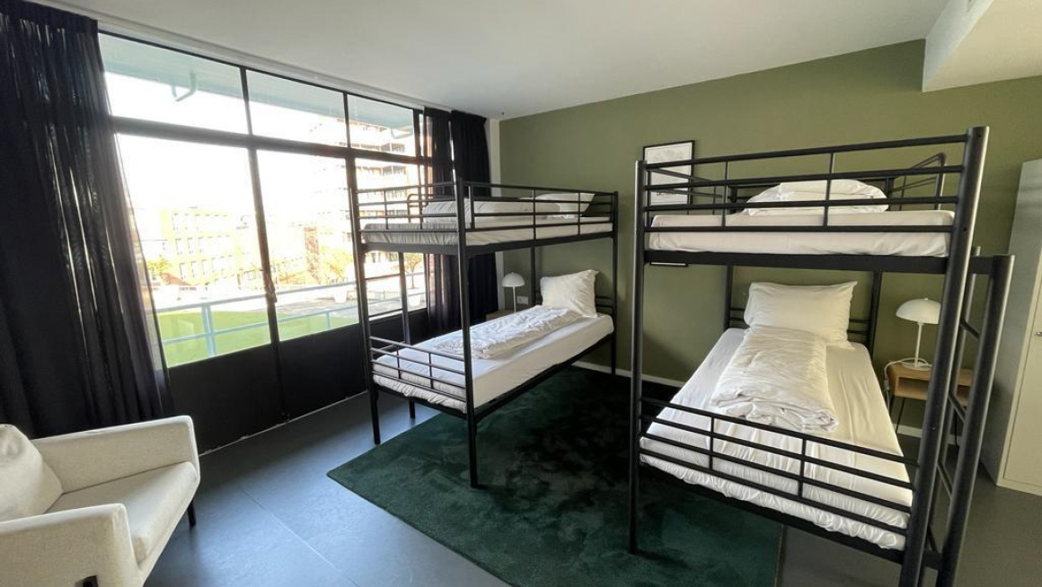 Kamer voor vier personen in noodopvang Hotel Gooiland Hilversum