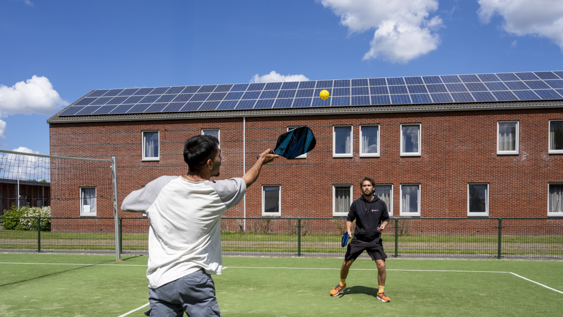 tennisen op locatie Ter Apel