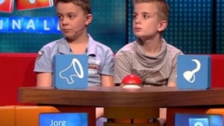 2 kinderen doen mee aan een programma