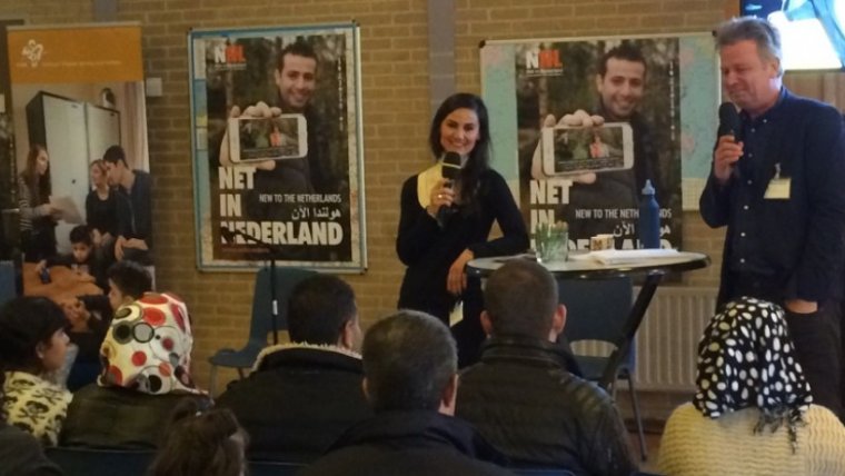 man en vrouw op podium