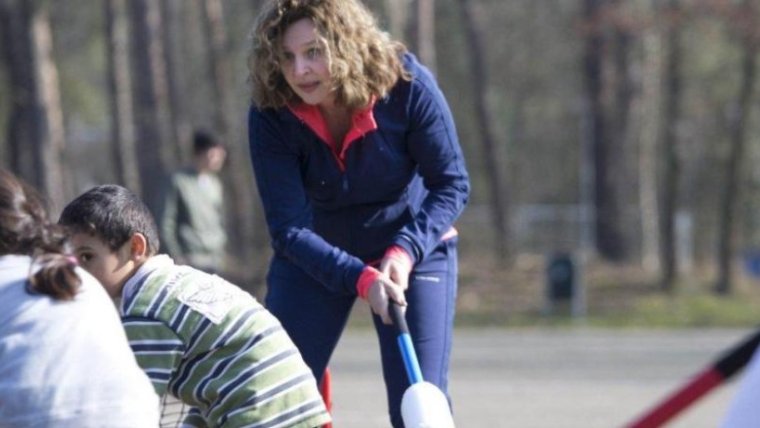vrouw is aan het sporten