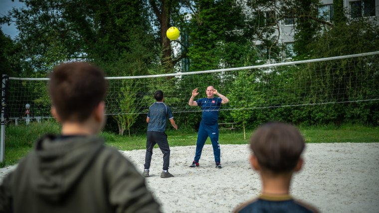 volleyballende mensen