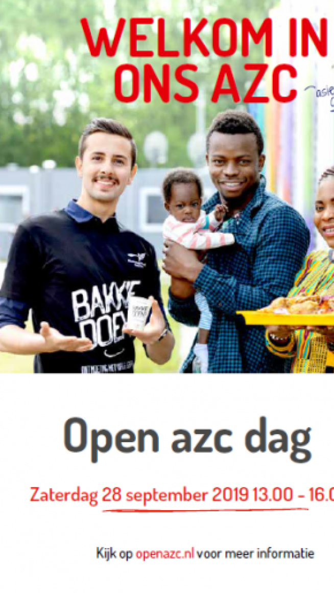 bewoners poseren met begeleider