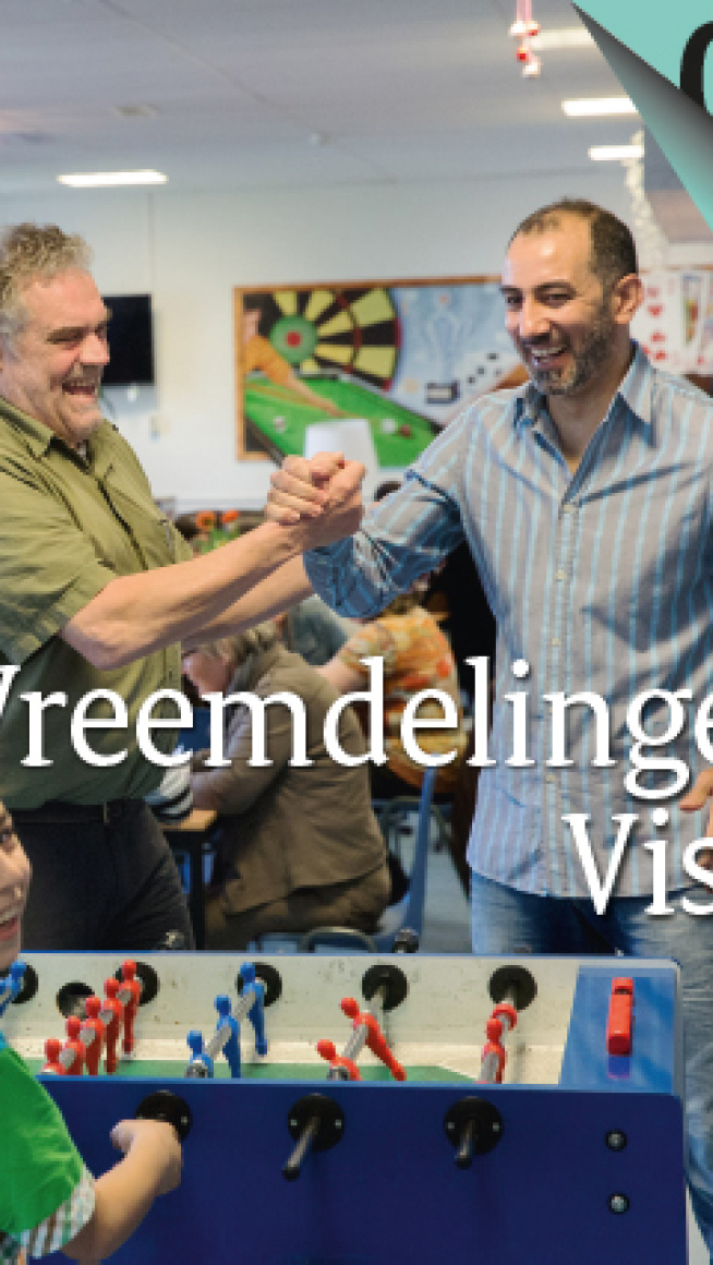 Man geeft andere man een hand terwijl een kind erbij staat