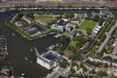 luchtfoto van het Marine Etablissement in Amsterdam