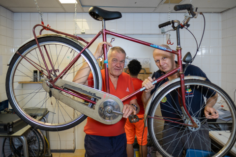 vrijwilligers fietsenmaker