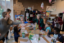 Creatieve activiteit voor kinderen in het azc