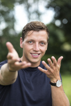Foto van Jérome, die mentor jeugdwerker is in Cadier en Keer