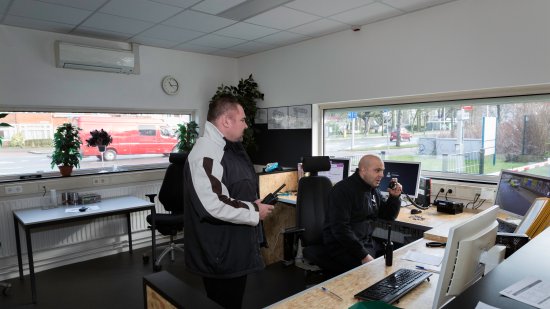 Beveiligers van Trigion bij de receptie van azc Utrecht