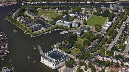 luchtfoto van het Marine Etablissement in Amsterdam