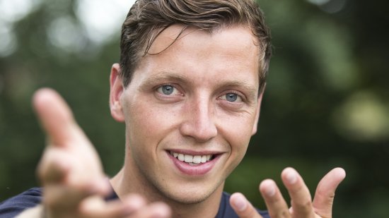 Foto van Jérome, die mentor jeugdwerker is in Cadier en Keer